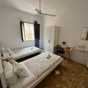 Guest house Youth - And Basic Drassanes, Barcelona