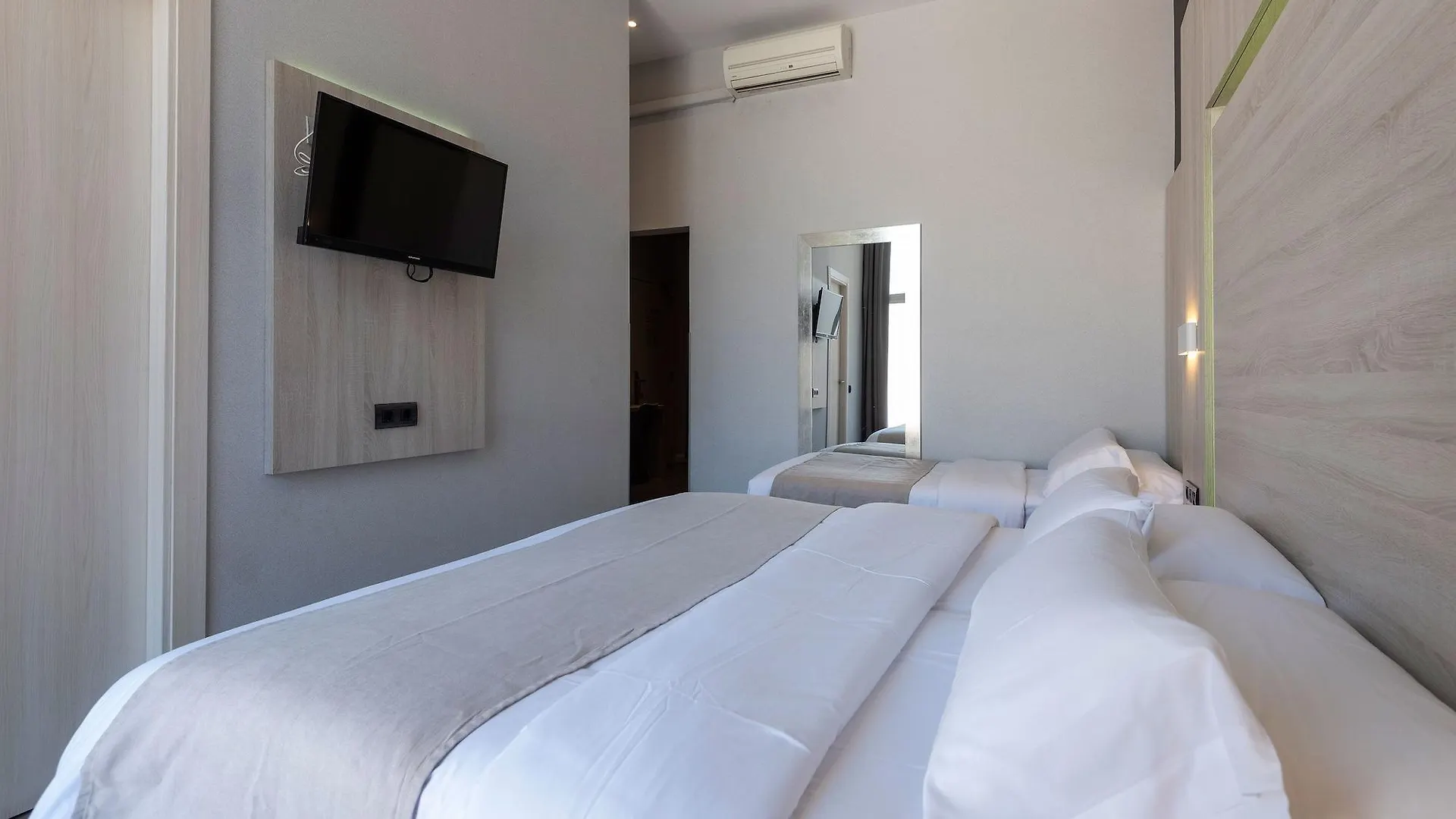 Plaza Goya Rooms Barcelona 2*,